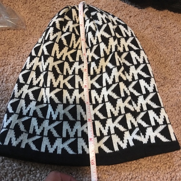 Michael Kors MK logo repeat beanie hat! - Picture 3 of 3